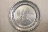 Оловянное панно на тему охоты с клеймом "ангел" Оловянное панно на тему охоты с клеймом "ангел"