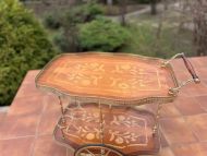 Антикварный столик на колесах маркетри Антикварный столик на колесах маркетри