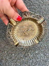 Очаровательная латунная посеребренная пепельница Очаровательная латунная посеребренная пепельница