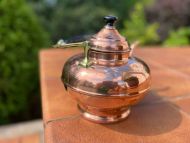 Очаровательный круглый чайник из меди. Очаровательный круглый чайник из меди.