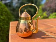 Замечательный винтажный чайник из меди и латуни. Замечательный винтажный чайник из меди и латуни.