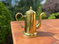 Старинный латунный кофейник для всей семьи Старинный латунный кофейник для всей семьи