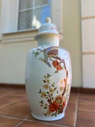 Впечатляющая фарфоровая ваза Кайзер, Германия. Впечатляющая фарфоровая ваза Кайзер, Германия.