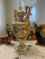 Потрясающая португальская фарфоровая ваза-кубок. Потрясающая португальская фарфоровая ваза-кубок.